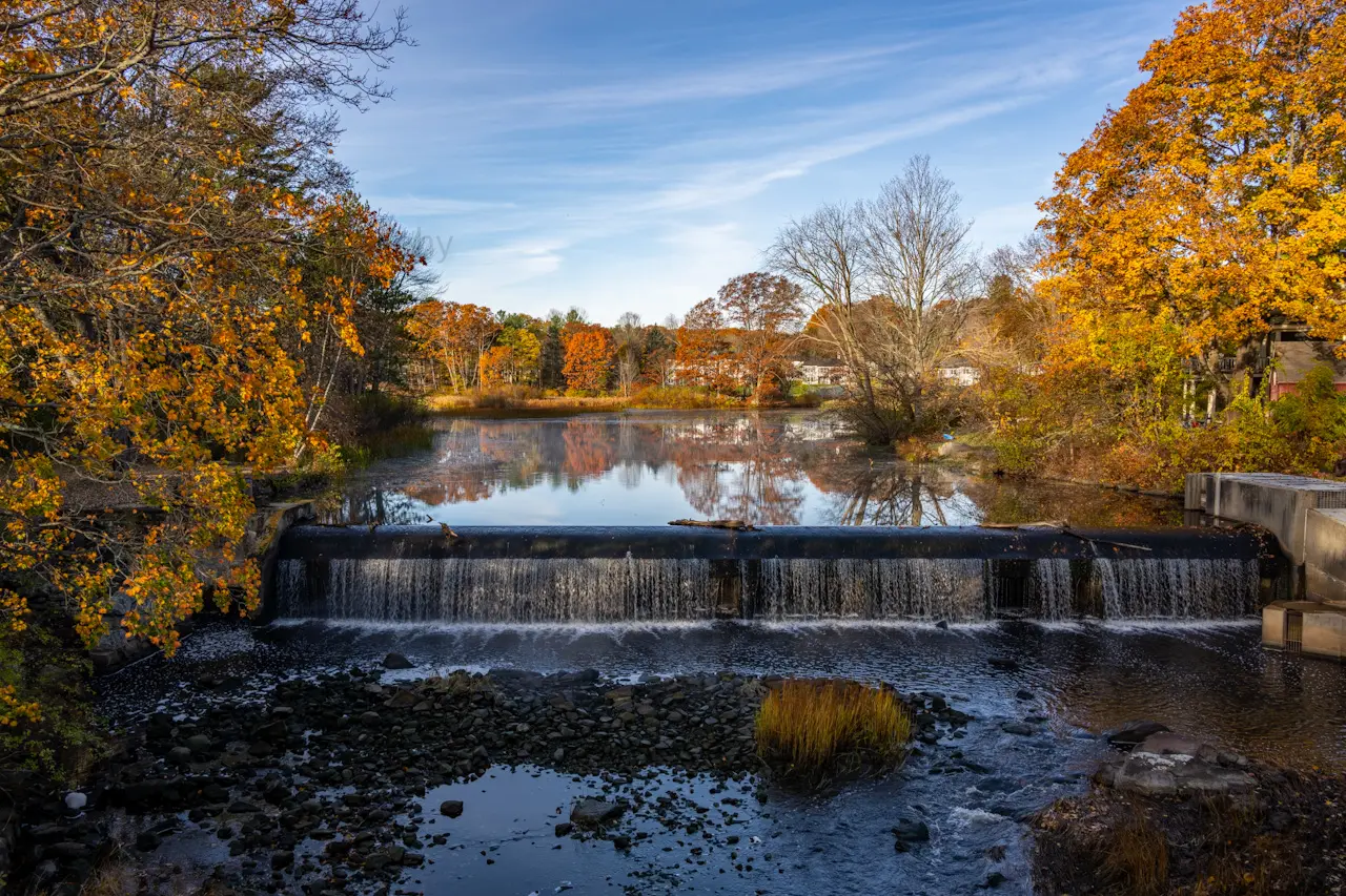 New%20England%20fall%20perfectly%20reflected%20in%20a%20still%20river.