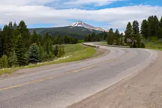 The%20winding%20road%20up%20to%20Lone%20Mountain.