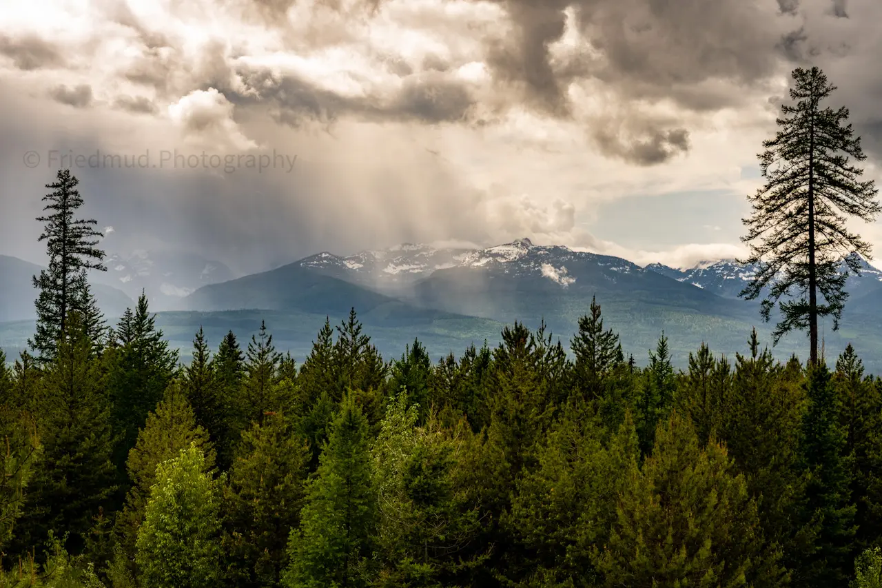 Sun%20rays%20shine%20through%20the%20clouds%20to%20illuminate%20the%20rain%20on%20a%20mountain%20in%20Condon%2C%20Montana.