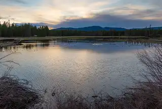 The%20last%20bits%20of%20dying%20light%20reflected%20in%20this%20high-mountain%20pond