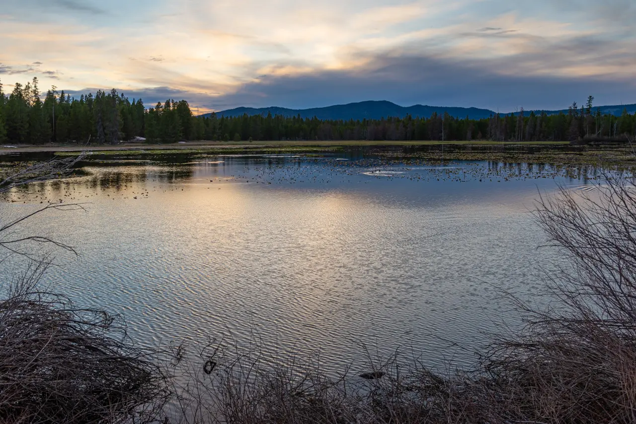 The%20last%20bits%20of%20dying%20light%20reflected%20in%20this%20high-mountain%20pond