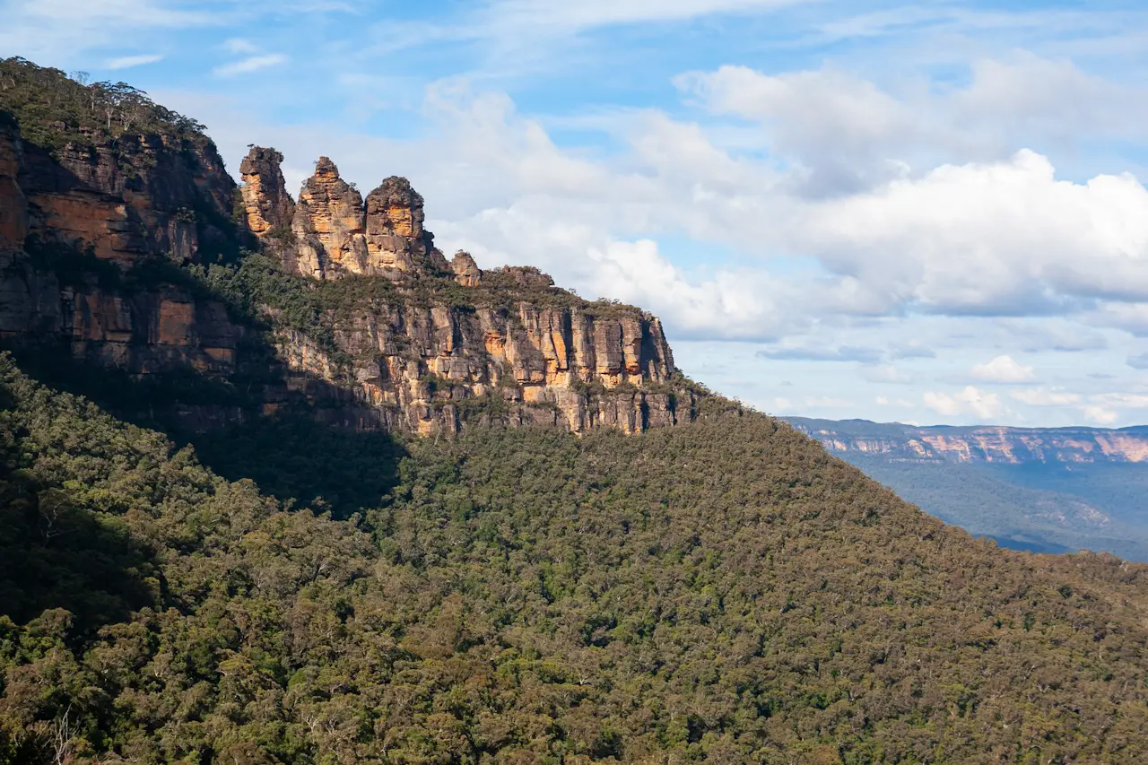 The%20Three%20Sisters%20formation%20while%20on%20a%20bush%20walk%20near%20Katoomba%20in%20Australia.