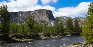 The%20Madison%20River%20flows%20in%20front%20of%20Mt.%20Haynes%20near%20the%20western%20entrance%20to%20Yellowstone