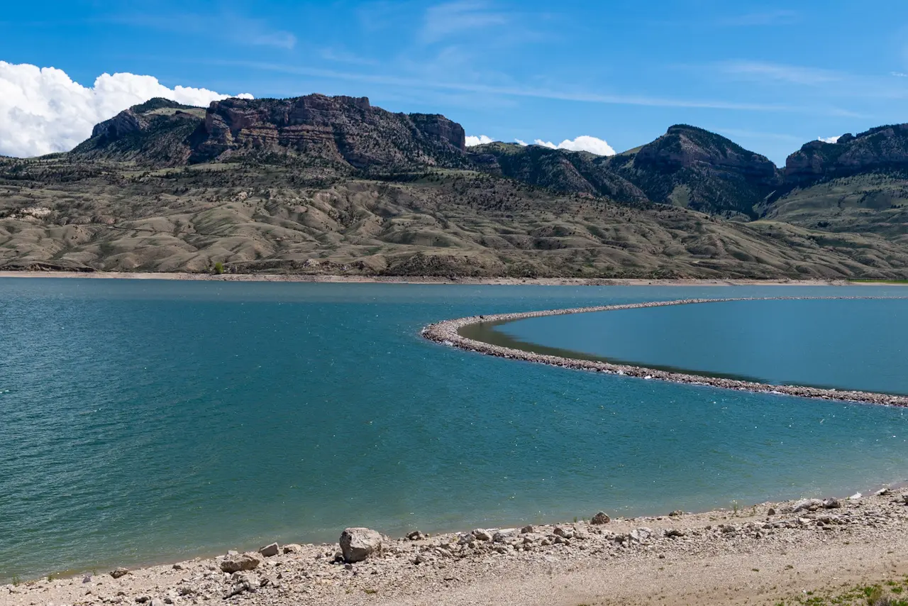 Beautiful%20turquoise%20colored%20reservoir%20view%20of%20Sheep%20Mountain%20across%20Buffalo%20Bill%20Reservoir%20near%20Cody%2C%20WY.