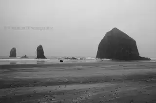 The%20%22Haystacks%22%20on%20the%20shoreline%20at%20Cannon%20Beach%20in%20Oregon.%20%20It%20was%20wet%20and%20dreary%20-%20but%20gave%20an%20excellent%20mood%20to%20the%20photos.