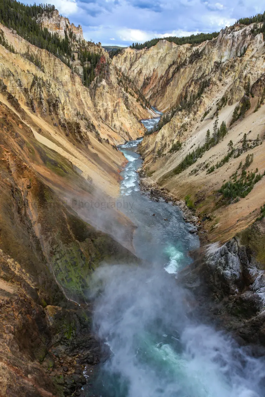 A%20view%20of%20the%20Grand%20Canyon%20of%20Yellowstone%20from%20the%20top%20of%20the%20lower%20falls.