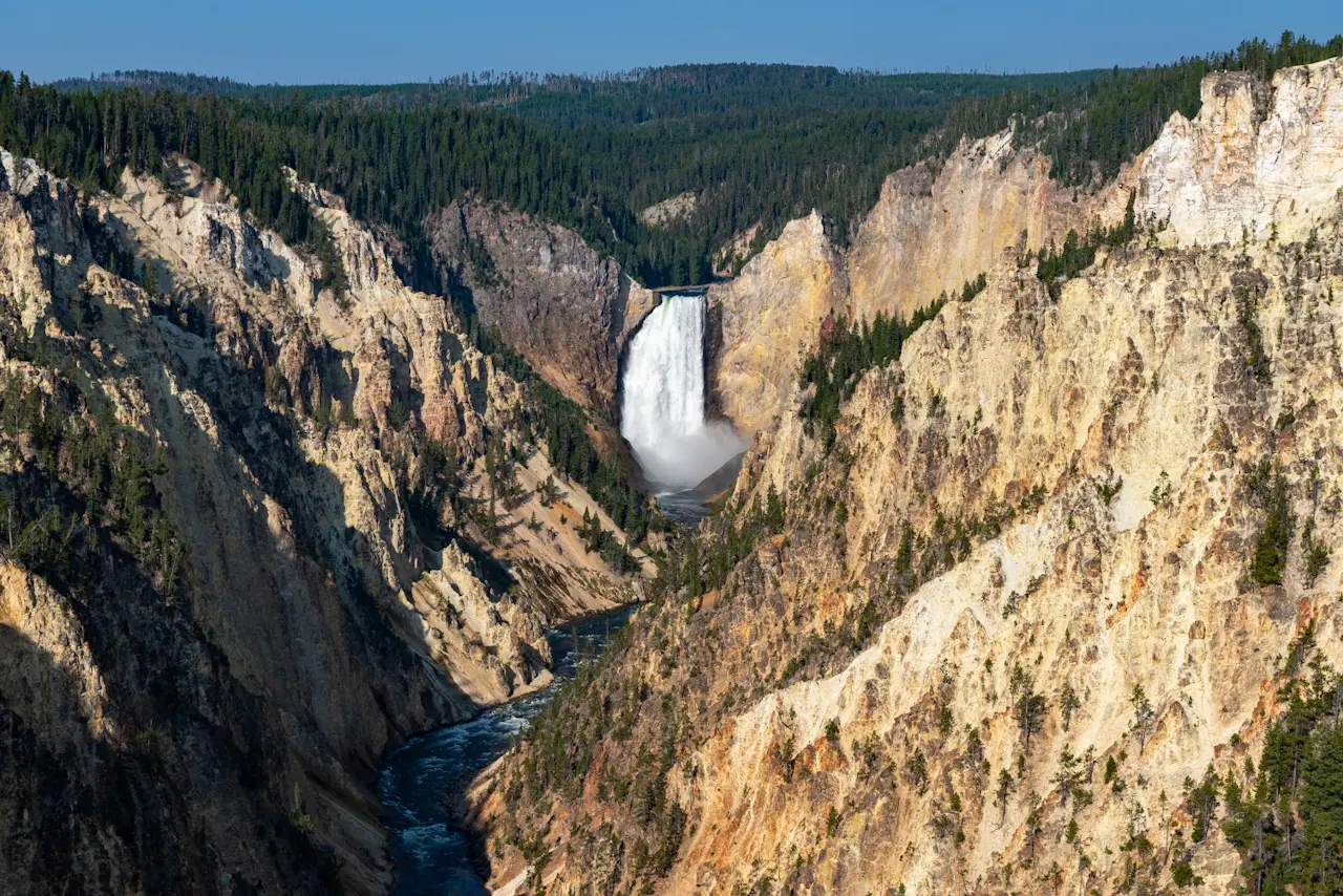 A%20clear%20morning%20in%20the%20Grand%20Canyon%20of%20Yellowstone