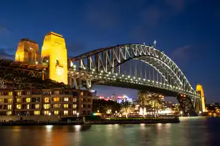 Long%20exposure%20of%20the%20Sydney%20Harbour%20Bridge%20against%20the%20quickly%20darkening%20sky.