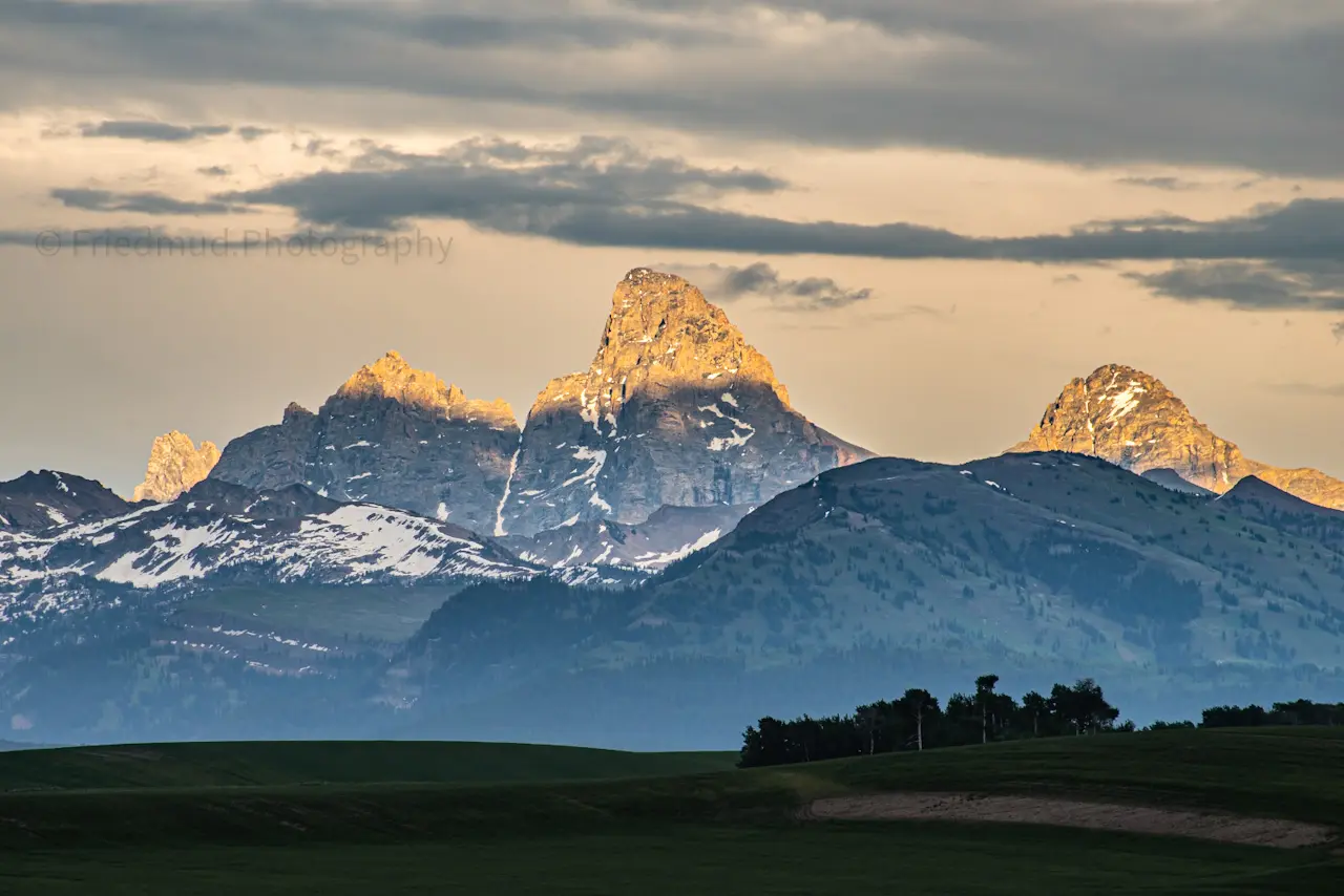 The%20Grand%20Teton%20catches%20the%20last%20of%20the%20dying%20light%20in%20a%20rare%20photo%20from%20the%20east%20side%20of%20the%20mountains.