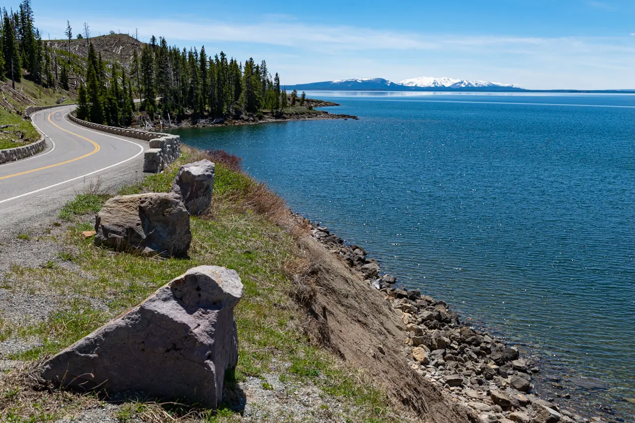 The%20incredible%20path%20around%20the%20north%20side%20of%20Yellowstone%20Lake.