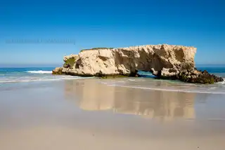 While%20driving%20aimlessly%20up%20the%20western%20coast%20of%20Australia%20I%20happened%20upon%20this%20beautiful%20beach%20with%20a%20rock%20arch.%20%20Would%20make%20a%20perfect%20desktop%20background%20%3A-%29