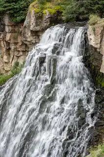 Rustic%20falls%20is%20in%20the%20northwest%20of%20Yellowstone%20in%20the%20Golden%20Gate%20Canyon.