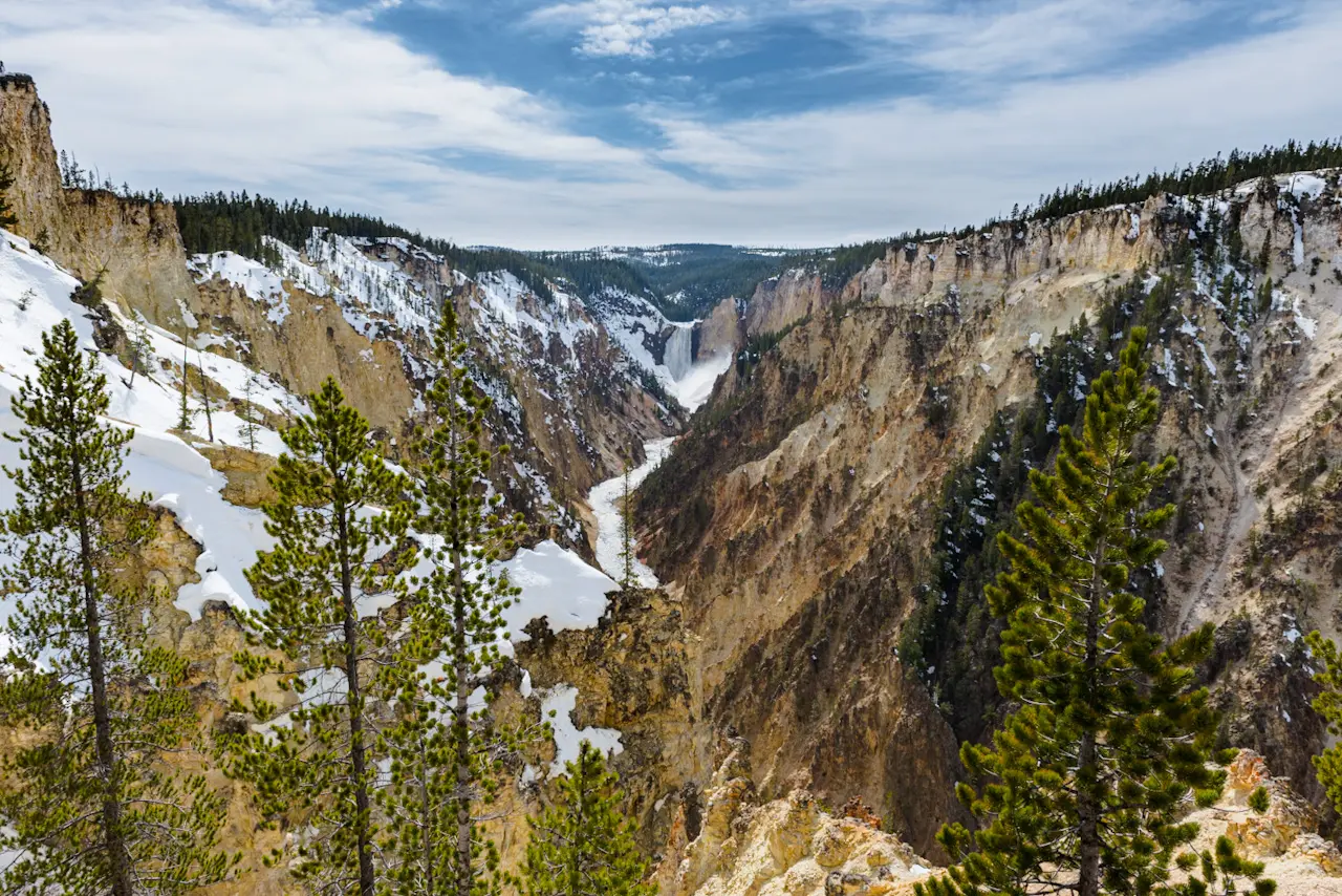 The%20yellow%20stoned%20canyon%20that%20provides%20Yellowstone%20National%20Park%20with%20its%20namesake%20-%20dressed%20up%20with%20a%20bit%20of%20snow.